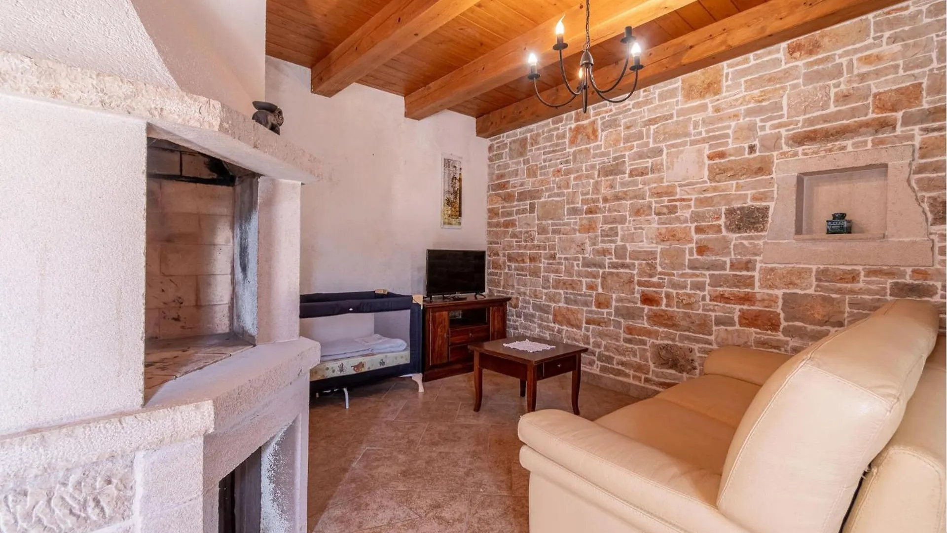 Cozy Apartment In Pazin With Kitchen